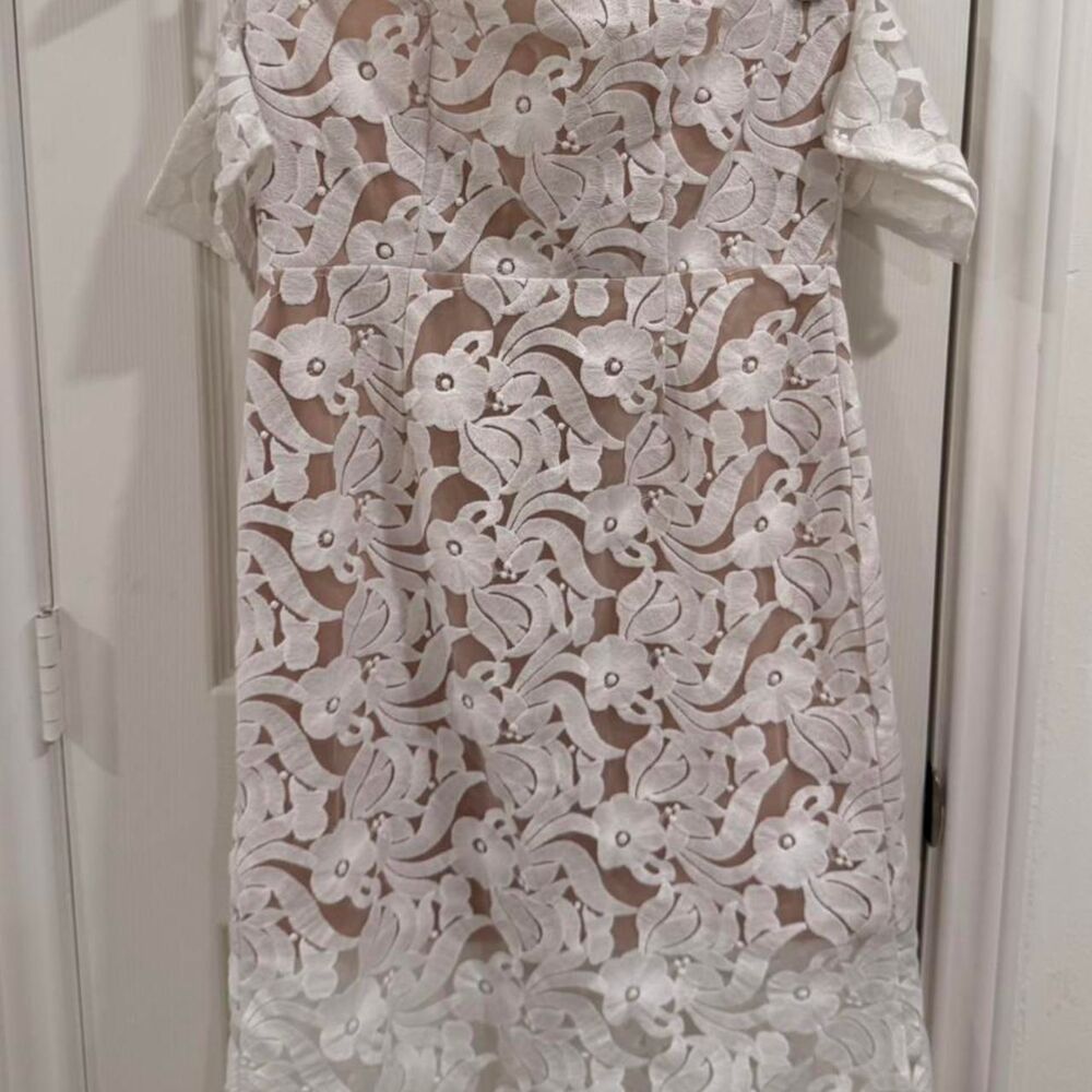 White Lace Off-Shoulder Body Con Mini Dress with Beige Lining Size 12